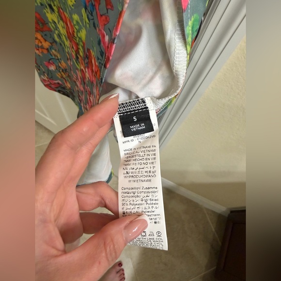 Dress - Picture 4 of 4